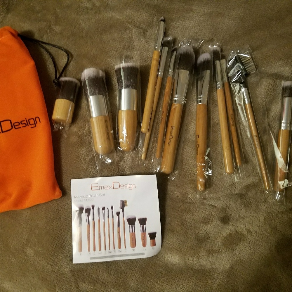 Emax makeup brush set.